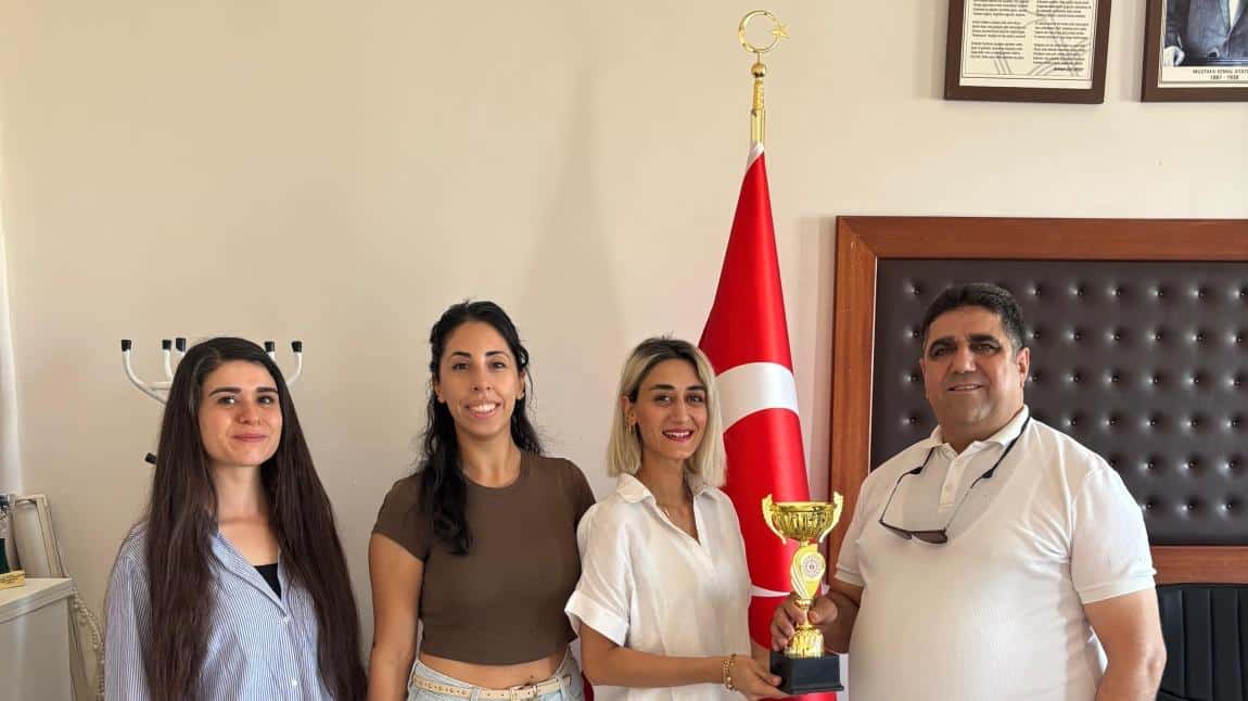 Okulumuz masa tenisi kadın öğretmen takımı il geneli düzenlenen kurumlararası masa tenisi turnuvasında kupa almaya hak kazanmıştır.